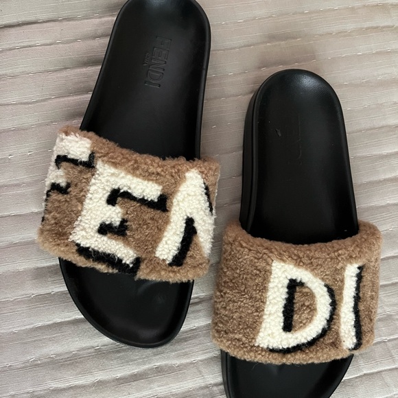 Fendi shearling slides men 7 Woman 10 - Picture 2 of 11